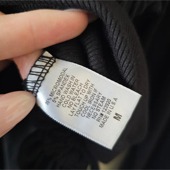 NWT LAMade Black Long Sleeve Top with Side Rouching - Picture 4 of 4